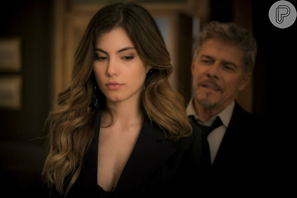 Camila, personagem de Bruna Hamú, resolve fazer programa e fica surpresa ao ver que seu primeiro cliente é Tião (José Mayer)