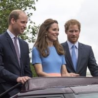 Príncipe William apoia namoro de Harry e atriz americana: 'Entende privacidade'