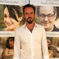 Paulo Vilhena explica pele avermelhada em pré-estreia: 'Me esbaldei na praia'