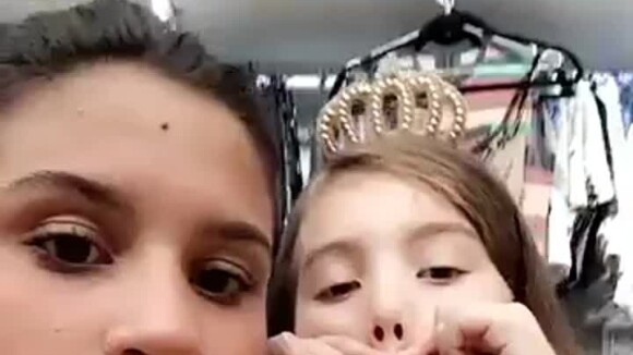 Giulia Costa paparica irmã, Olívia, de 6 anos, em vídeo na web: 'Não resisto'