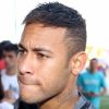 Neymar queria privacidade na sua nova mansão, mas o condomínio parou nas páginas de política pelas conversas de Sérgio Cabral, ex-governador do Rio, com outros políticos
