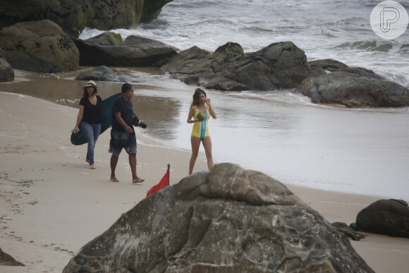 Bruna Hamú faz ensaio fotográfico na praia da Barra da Tijuca, Zona Oeste do Rio de Janeiro, nesta quinta-feira, 1° de dezembro de 2016
