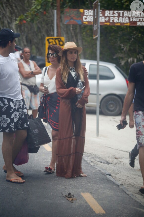 Bruna Hamú faz ensaio fotográfico na praia da Barra da Tijuca, Zona Oeste do Rio de Janeiro, nesta quinta-feira, 1° de dezembro de 2016