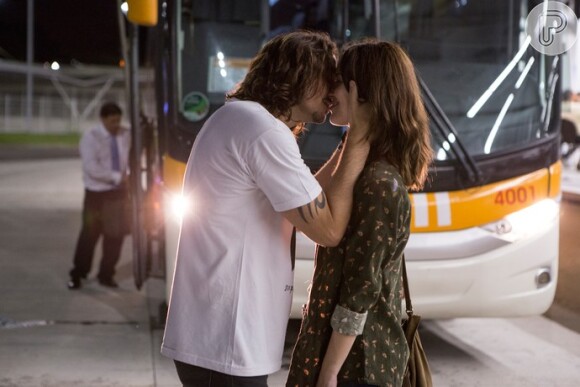 Gui (Valdimir Brichta) e Júlia (Nathalia Dill) estão namorando às escondidas, na novela 'Rock Story'