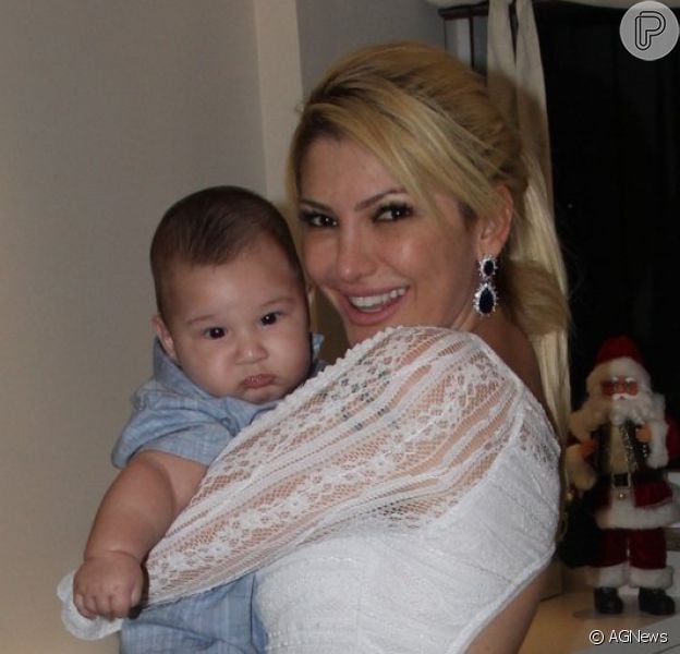 Salvatore, filho de Antonia Fontenelle, esbanja fofura aos 4 meses em bazar Purepeople Salvatore, filho de Antonia Fontenelle, esbanja fofura aos 4 meses em bazar Purepeople