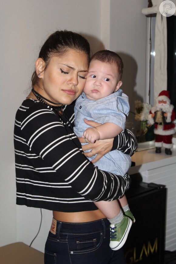 Salvatore, de 4 meses, também foi paparicado por Jéssika Alves
