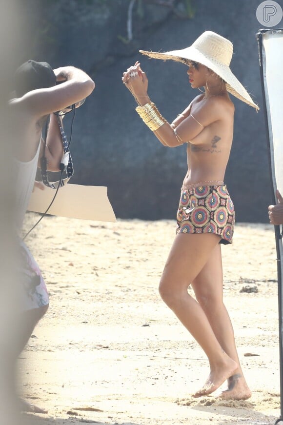 Rihanna veio ao Brasil só para participar do editorial de moda