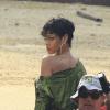 Rihanna também entrou no mar enquanto posava para o ensaio fotográfico