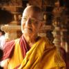 Pérola (Mel Maia) é a reencarnação de Ananda Rinpoche (Nelson Xavier) em 'Joia Rara'
