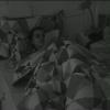 'BBB 14': Letícia, Valter, Diego e Rodrigo resolvem dormir no quarto Sibéria às 4h30min. Angela ainda pega um livro para ler antes de descansar.