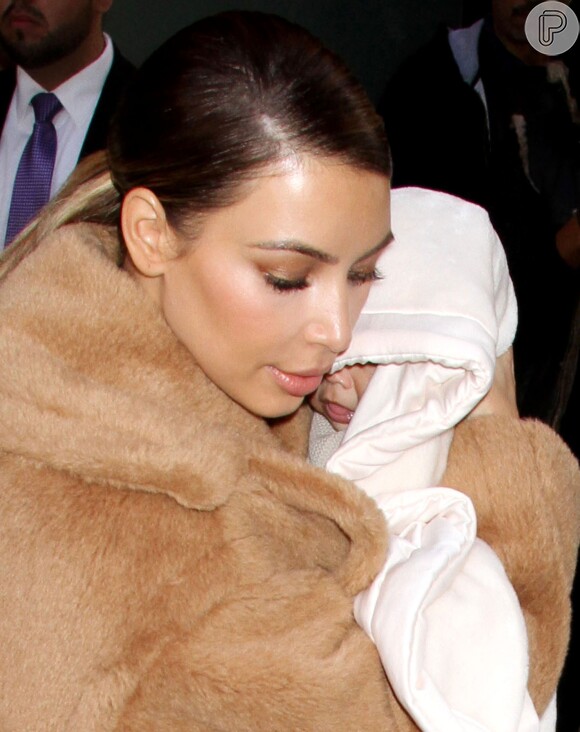 Kim Kardashian pretende ser uma noiva grávida, de acordo com a fonte do 'US Weekly'