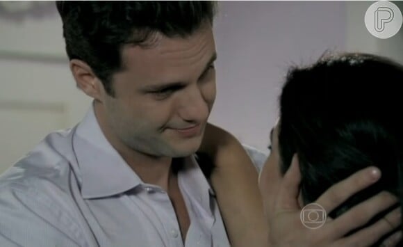 Perséfone (Fabiana Karla) fica com Vanderlei (Marcelo Argenta), em 'Amor à Vida'