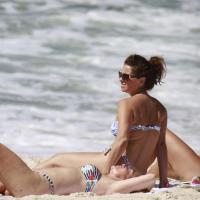 Giovanna Antonelli curte folga de 'Em Família' em praia carioca ao lado da mãe