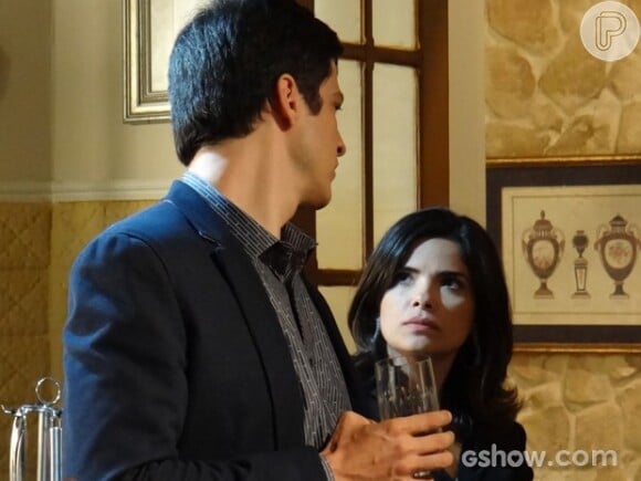Félix leva Pérsio até a casa de Aline e eles questionam sobre onde Rebeca está
