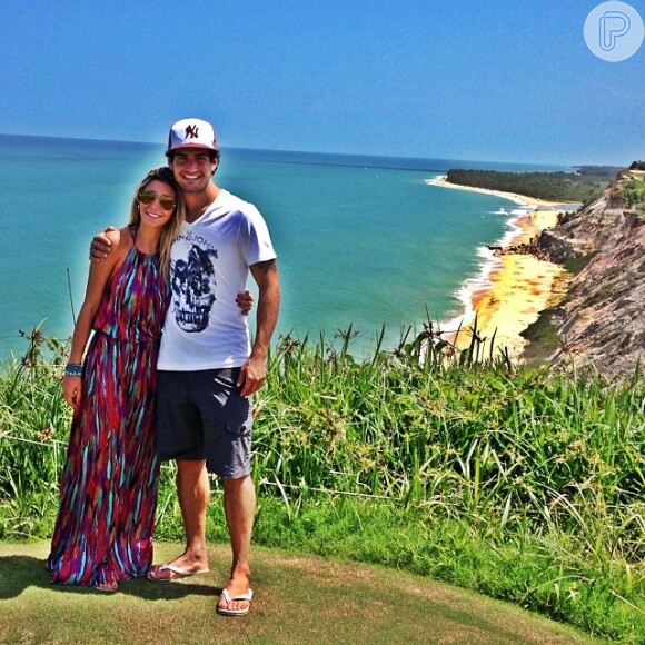Alexandre Pato e Sophia Mattar postam foto de passeio feito em Trancoso, na Bahia no réveillon