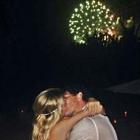 Alexandre Pato recebe beijo e declaração de amor da namorada, Sophia Mattar