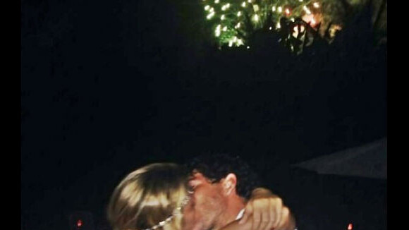 Alexandre Pato recebe beijo e declaração de amor da namorada, Sophia Mattar