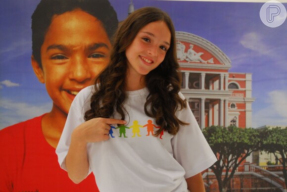 Em campanha do Criança Esperança em 2007, Isabelle Drummond curtiu o visual cachos modelados e cabelo comprido