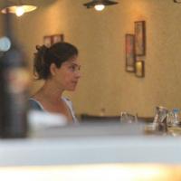 Christiane Torloni janta com amigo em restaurante na zona sul do Rio