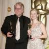 Hoffman ganhou o Oscar de Melhor Ator por sua atuação no filme 'Capote', em 2006. Na foto, ele ao lado da atriz Reese Witherspoon, vencedora do troféu de Melhor Atriz do mesmo ano