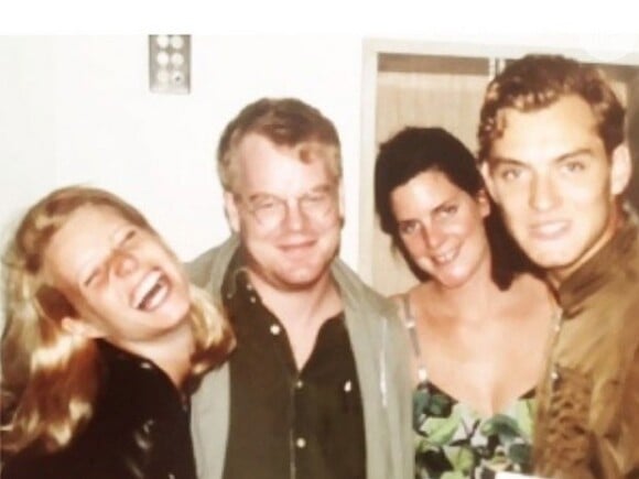 Gwyneth Paltrow publica foto em que aparece ao lado de Philip Seymour Hoffman, Jude Law e de uma amiga durante filmagens de 'O Talentoso Ripley', na Itália: 'Philip era um verdadeiro gênio'