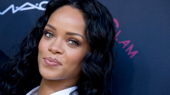 Rihanna oferece ajuda financeira para a família de fã assassinado em Sergipe