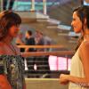 Calra (Giovanna Antonelli) conhece Marina (Tainá Müller) quando vai à exposição da fotógraga, na novela 'Em Família'