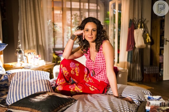 Juliana (Vanessa Gerbelli) quer ser mãe, mas não pode ter filhos, na novela 'Em Família'