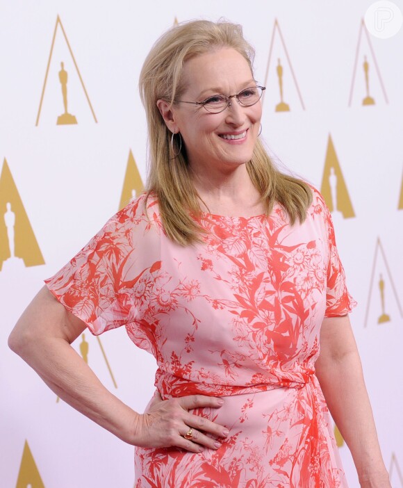 Meryl Streep posa sorridente para fotos