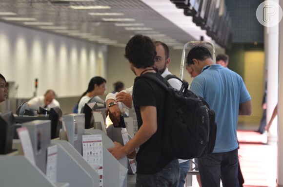 Guilherme Leicam faz seu check-in no aeroporto Santos Dumont, no Rio de Janeiro, em 11 de fevereiro de 2014