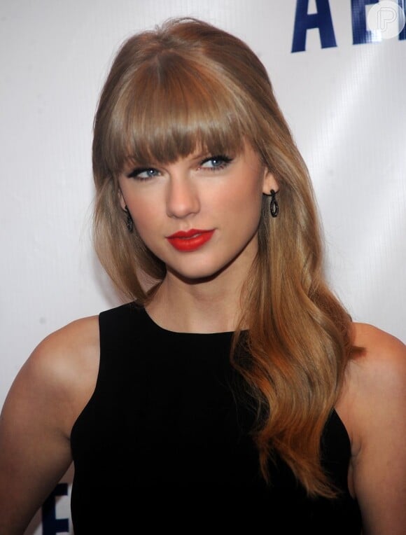 Taylor Swift é mais caseira e gosta de falar sobre antiguidades