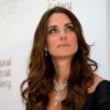 Kate Middleton usa colar de diamantes da rainha Elizabeth II em evento em Londres