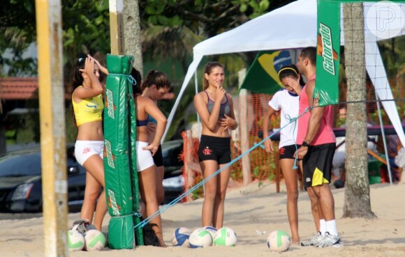 Sasha se prepara para treinar na seleção brasileira de vôlei de praia