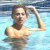 'BBB 14': Clara e Vanessa fazem topless na piscina e surpreendem brothers