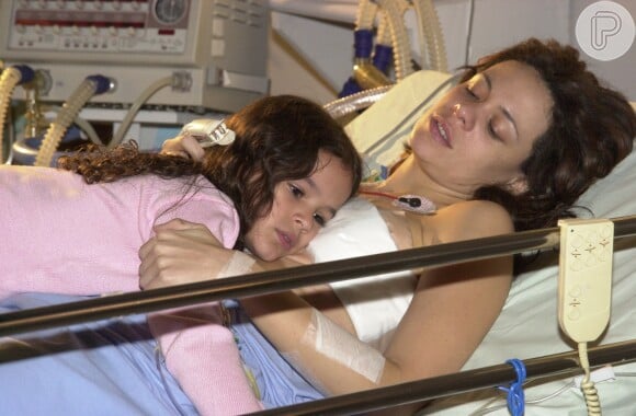 Na novela, Salete (Bruna Marquezine) ficou órfã após sua mãe, Fernanda (Vanessa Gerbelli), levar um tiro e morrer
