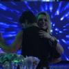 André e Fernanda dançam durante a festa espacial