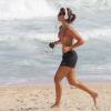 Paula Morais correu na areia da praia do Leblon nesta terça-feira, 18 de fevereiro de 2014