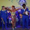 Juliana Alves se empolga ao som do samba da Unidos da Tijuca
