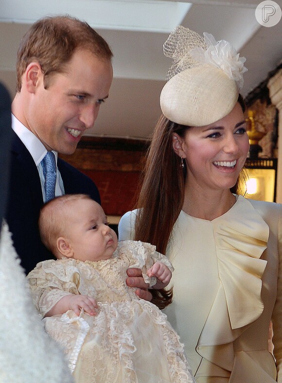 Kate Middleton e príncipe William já são pais de príncipe George Alexander Louis, de 7 meses