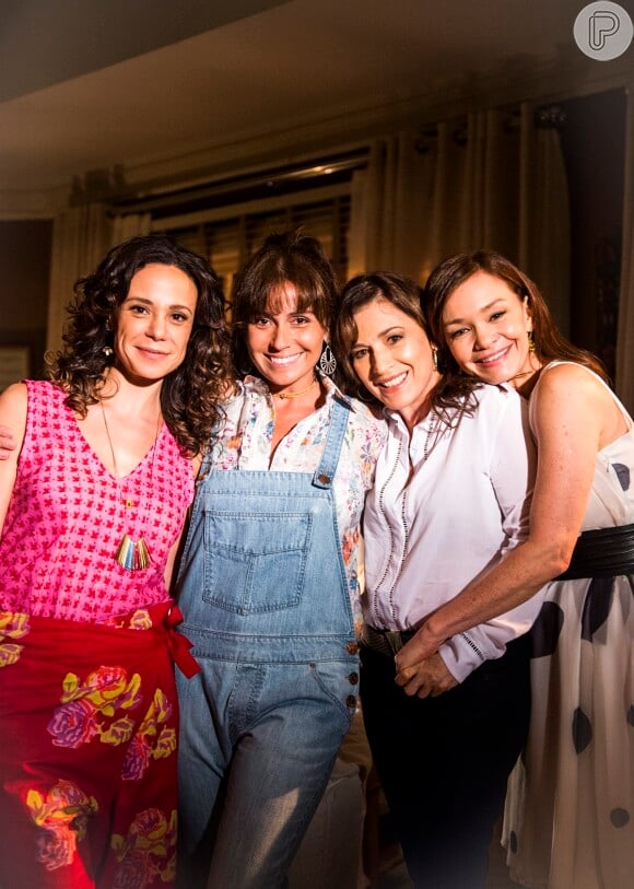 Juliana (Vanessa Gerbelli) é irmã de Chica (Natália do Vale) e tia de Clara (Giovanna Antonelli) e Helena (Julia Lemmertz), na novela 'Em Família'