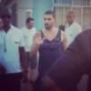 Cauã Reymond causa alvoroço em gravação de 'O Caçador' no Rio