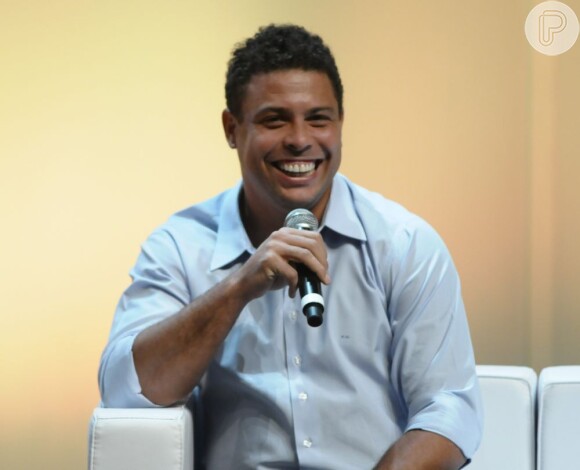 Ronaldo não quis comentar o possível affair com a DJ Paula Morais, prima de Cleo Pires. O ex-jogador esteve no evento 'Movimento Por Um Futebol Melhor', em São Paulo, em 14 de janeiro de 2013