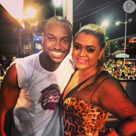 Preta Gil posa com Thiaguinho na Varanda Elétrica do camarote Expresso 2222, no Carnaval de Salvador