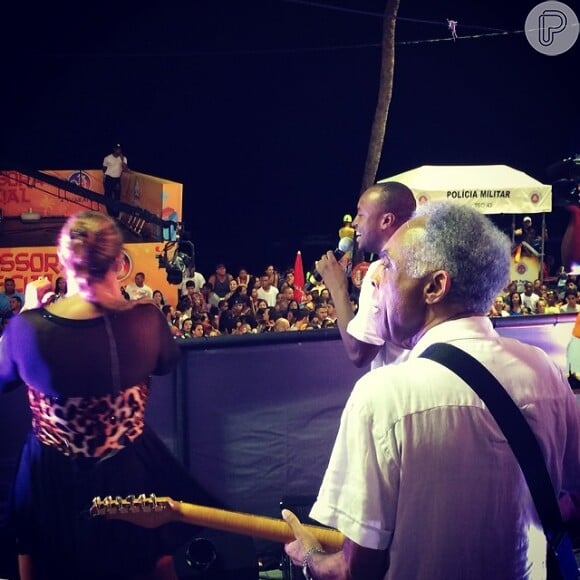 Preta Gil canta com Thiaguinho na Varanda Elétrica do camarote Expresso 2222, no Carnaval de Salvador