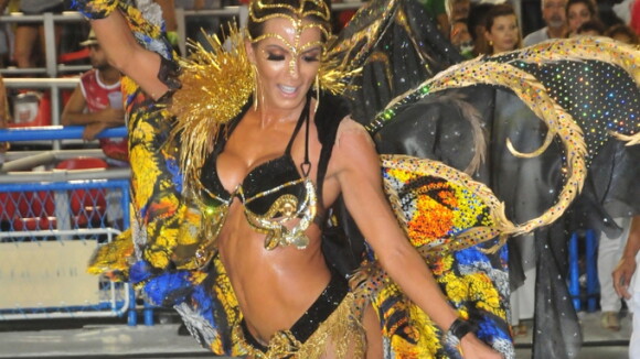 Carla Prata rouba a cena no Rio e Andressa Urach desfila com os seios à mostra