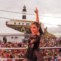 Claudia Leitte se veste de 'espanhola' para cantar em trio no Carnaval da Bahia