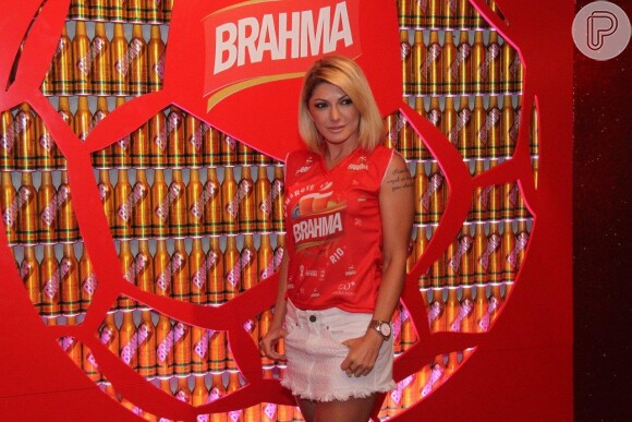 Antonia Fontenelle chega sozinha ao Camarote Brahma na Sapucaí, no Rio de Janeiro, em 02 de março de 2014