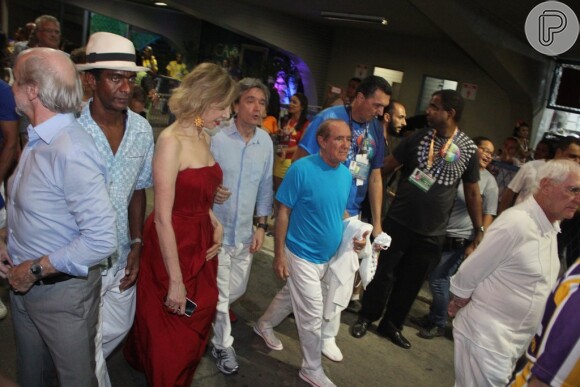 Serginho Groisman e Renato Aragão se preparam para o desfile de Beija-Flor em homenagem ao Boni, em 3 de março de 2014