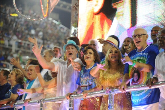 Desfile da Beija-Flor reúne famsoos como Susana Vieira, Ney Latorraca, Rosamaria Murtinho, Arlete Salles, entre outros, na madrugada desta segunda-feira, 3 de março de 2014