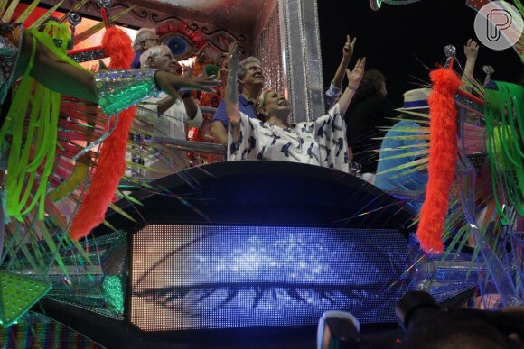 Desfile da Beija-Flor de Nilópolis na madrugada desta segunda-feira, 3 de março de 2014, na Marquês de Sapucaí, no Rio de Janeiro